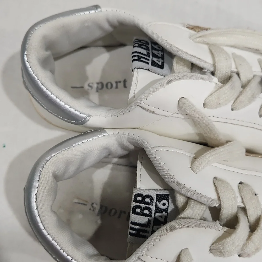 Kids White and Gold Glitter Star Sneakers Size 34